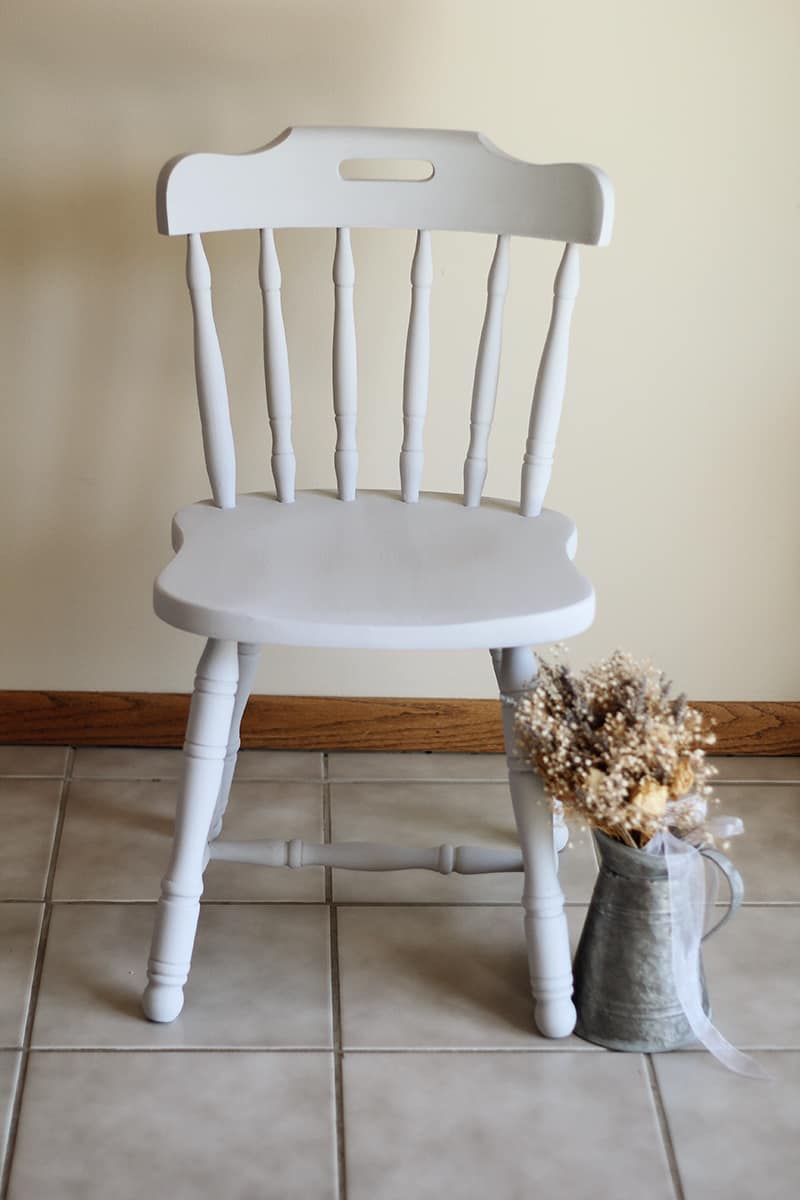 If you love the farmhouse look and want to add charm to your home without busting the budget, try this simple update. I recently updated this $5 thrift store chair with the help of some chalk paint and a bit of spare time.