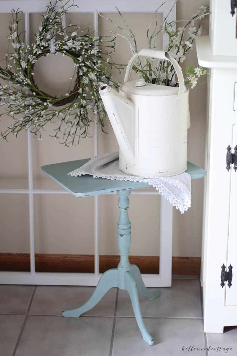 furniture rehab: chalk paint end table