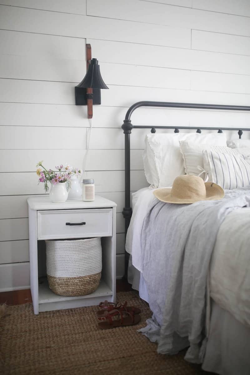 Learn about the essential components of a farmhouse style bedroom and get inspired to create your own farmhouse retreat with this round up from Bellewood Cottage.