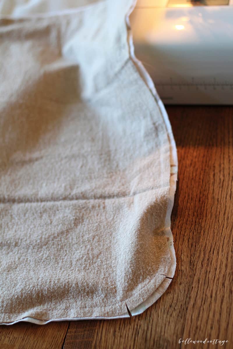 Need a gift for the baby in your life? Sew your own handmade baby burp cloths using the tips and tricks in this easy tutorial from Bellewood Cottage!