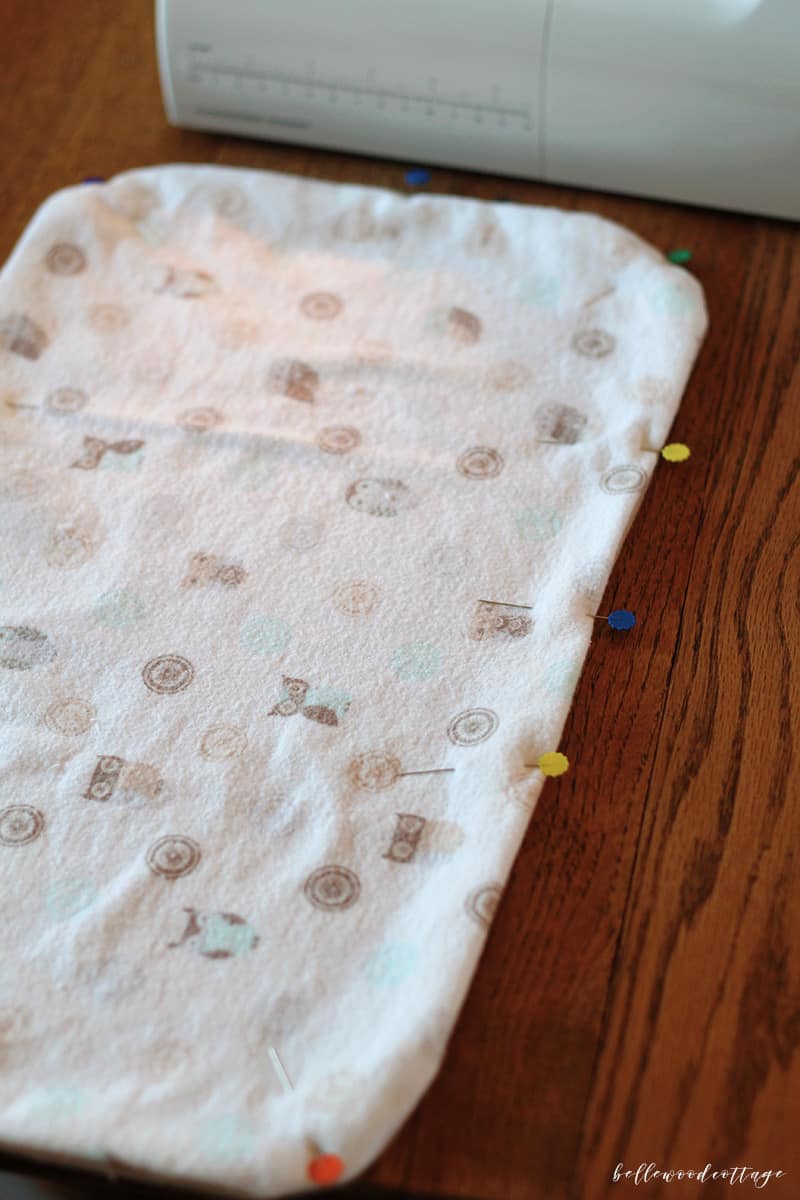 Need a gift for the baby in your life? Sew your own handmade baby burp cloths using the tips and tricks in this easy tutorial from Bellewood Cottage!