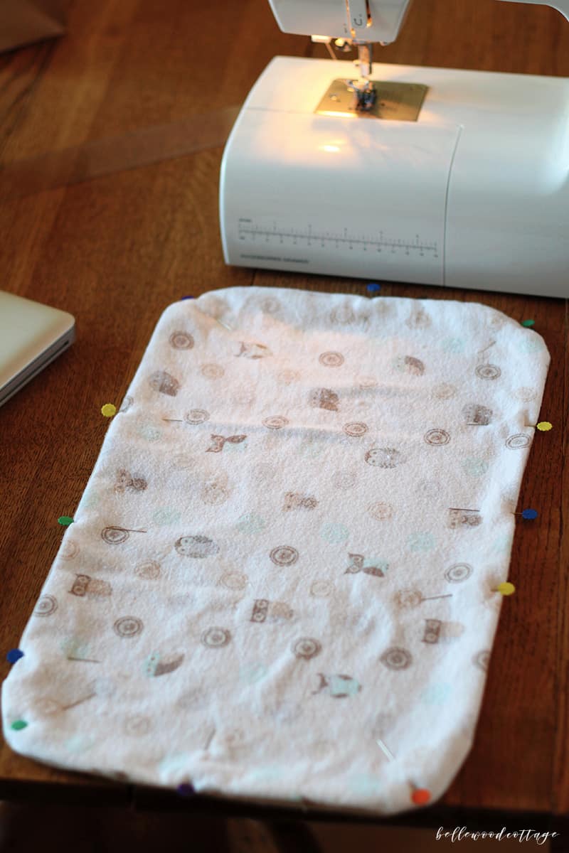 Need a gift for the baby in your life? Sew your own handmade baby burp cloths using the tips and tricks in this easy tutorial from Bellewood Cottage!