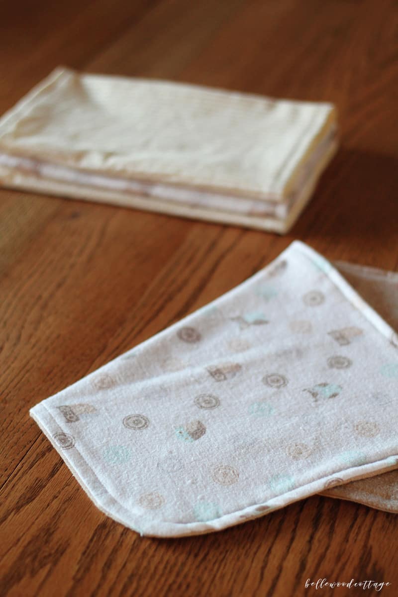 Need a gift for the baby in your life? Sew your own handmade baby burp cloths using the tips and tricks in this easy tutorial from Bellewood Cottage!