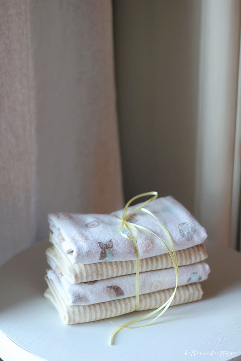 Need a gift for the baby in your life? Sew your own handmade baby burp cloths using the tips and tricks in this easy tutorial from Bellewood Cottage!