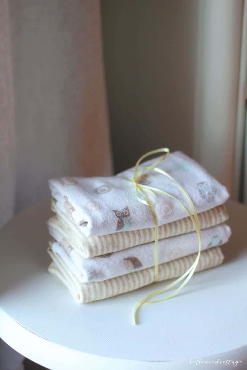 Need a gift for the baby in your life? Sew your own handmade baby burp cloths using the tips and tricks in this easy tutorial from Bellewood Cottage!