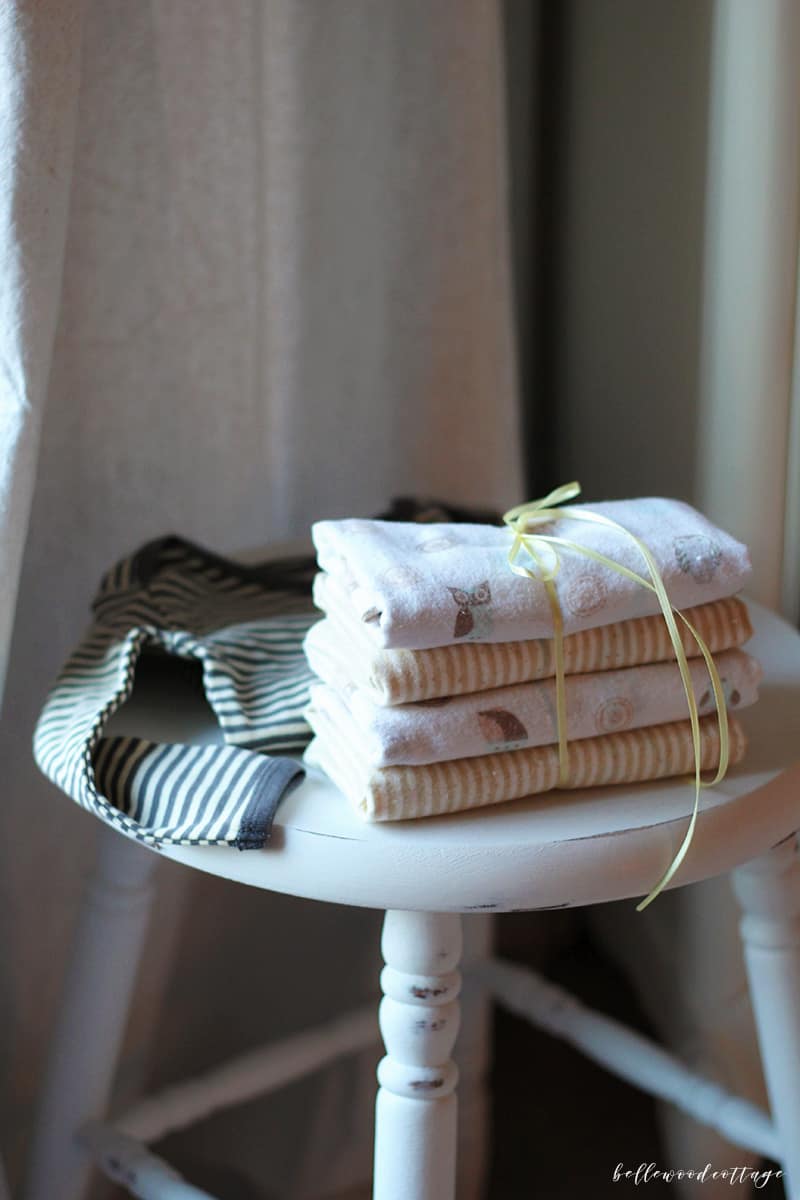 Need a gift for the baby in your life? Sew your own handmade baby burp cloths using the tips and tricks in this easy tutorial from Bellewood Cottage!