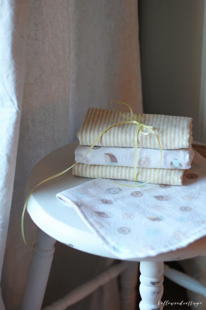 Need a gift for the baby in your life? Sew your own handmade baby burp cloths using the tips and tricks in this easy tutorial from Bellewood Cottage!