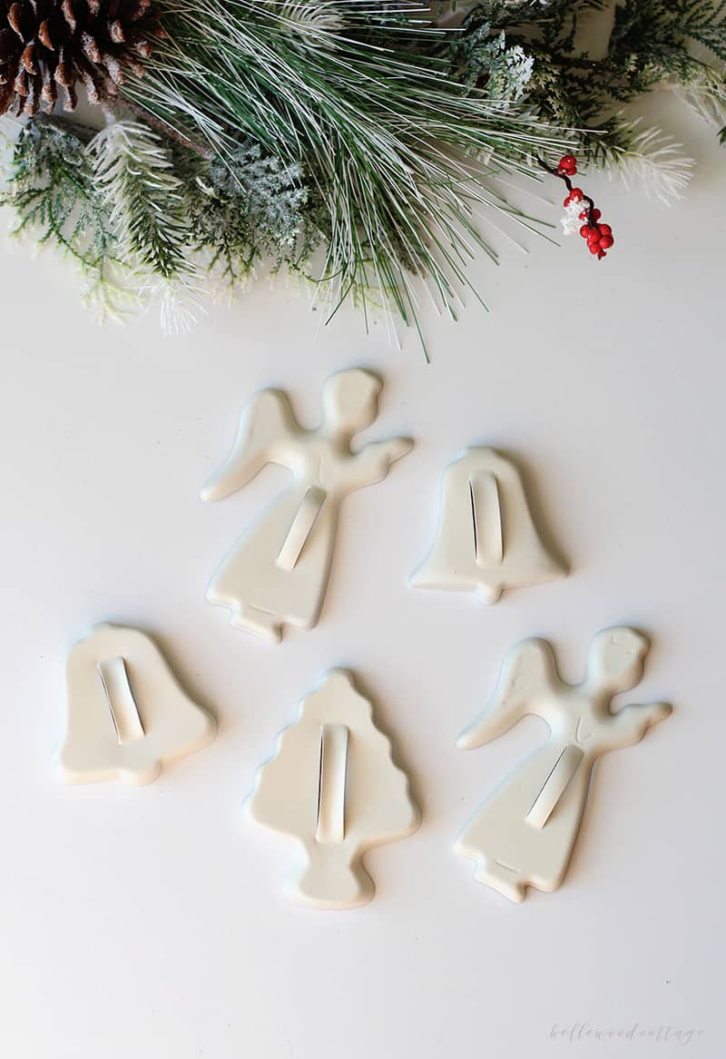 If you love DIY Christmas ornaments as much as I do, then you'll love this quick DIY that uses vintage cookie cutters and spray paint to create pretty farmhouse style Christmas ornaments. A tutorial from Bellewood Cottage.