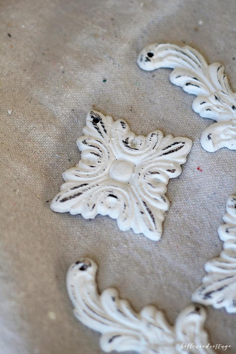 Distress DIY chalk paint farmhouse Christmas ornaments.