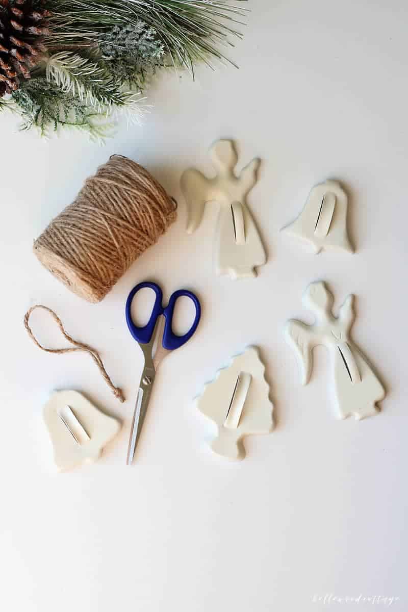 If you love DIY Christmas ornaments as much as I do, then you'll love this quick DIY that uses vintage cookie cutters and spray paint to create pretty farmhouse style Christmas ornaments. A tutorial from Bellewood Cottage.