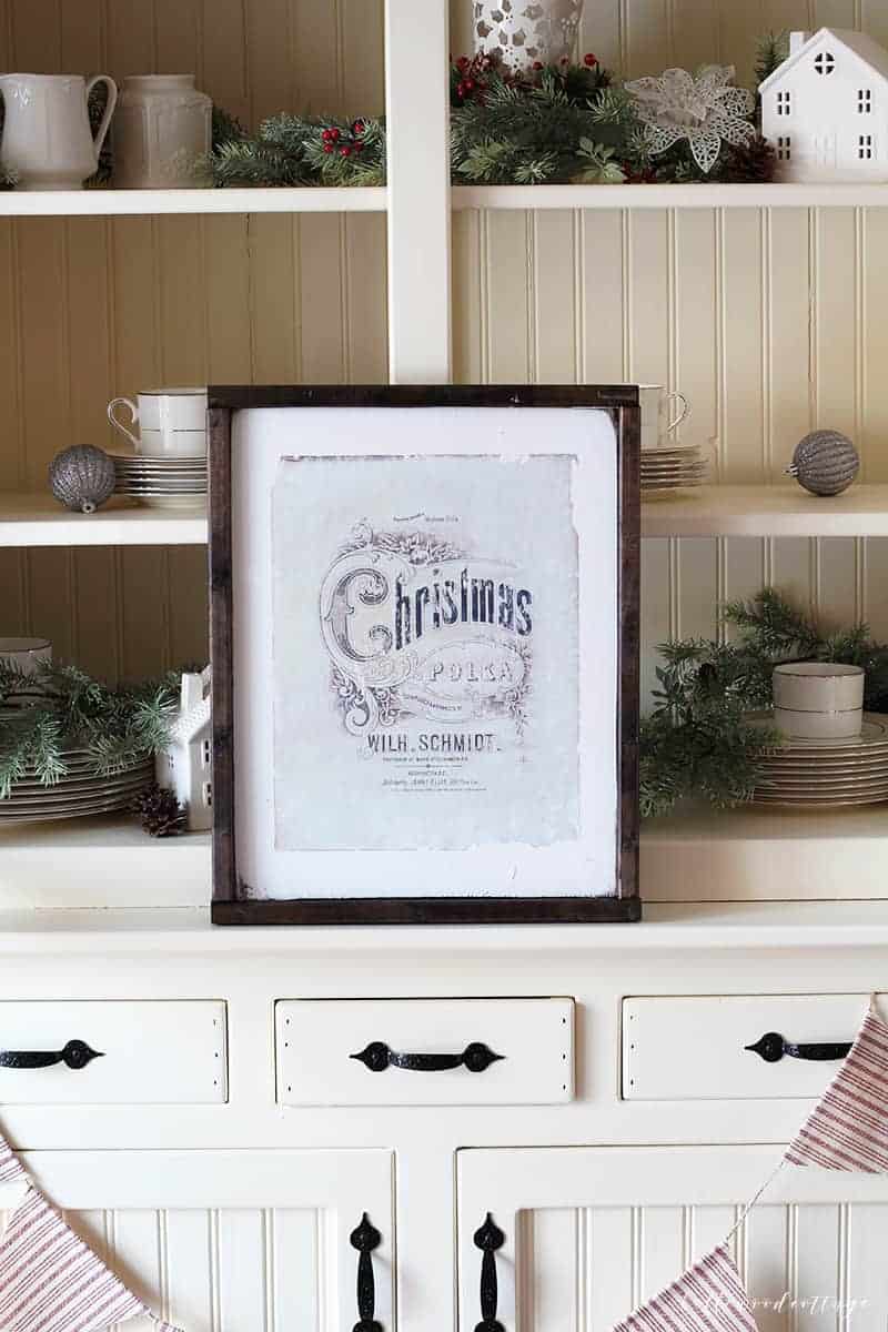 Love Christmas? Me too. Learn how to DIY your own gorgeous Christmas wall art with this budget-friendly tutorial from Bellewood Cottage.