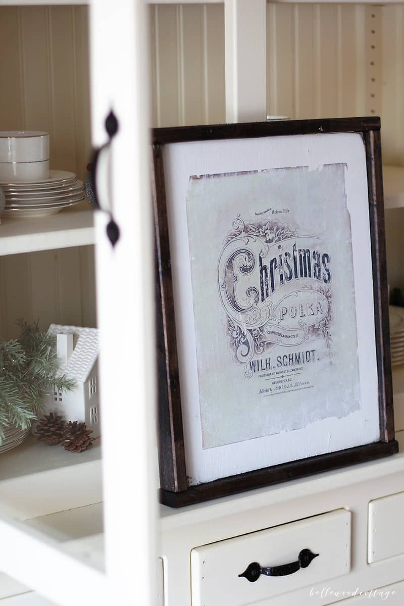 Love Christmas? Me too. Learn how to DIY your own gorgeous Christmas wall art with this budget-friendly tutorial from Bellewood Cottage.