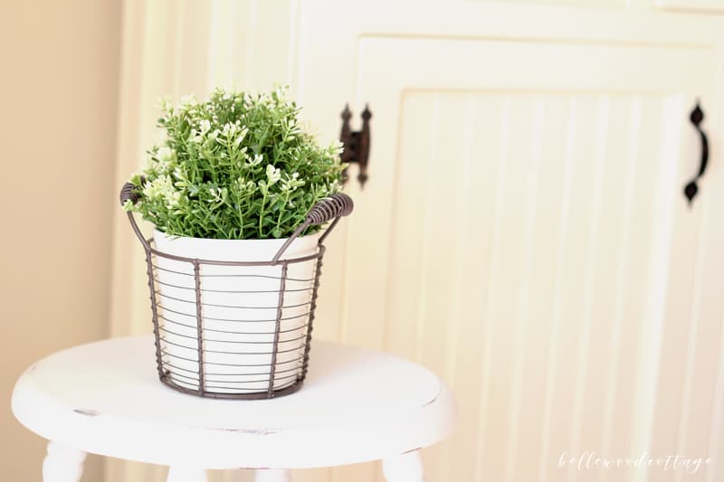 It's so fun to decorate along with the changing seasons, but it can get pricey too. Learn my best tip for finding inexpensive spring decor that will refresh your home without busting the budget. From BellewoodCottage.com