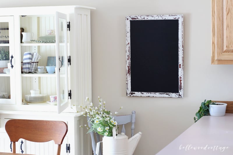 Sometimes it takes a few tries to get a diy project juuust right. Learn how I re-purposed a vintage mirror in this tutorial sharing how to turn a mirror into a chalkboard. A super simple weekend project from BellewoodCottage.com.