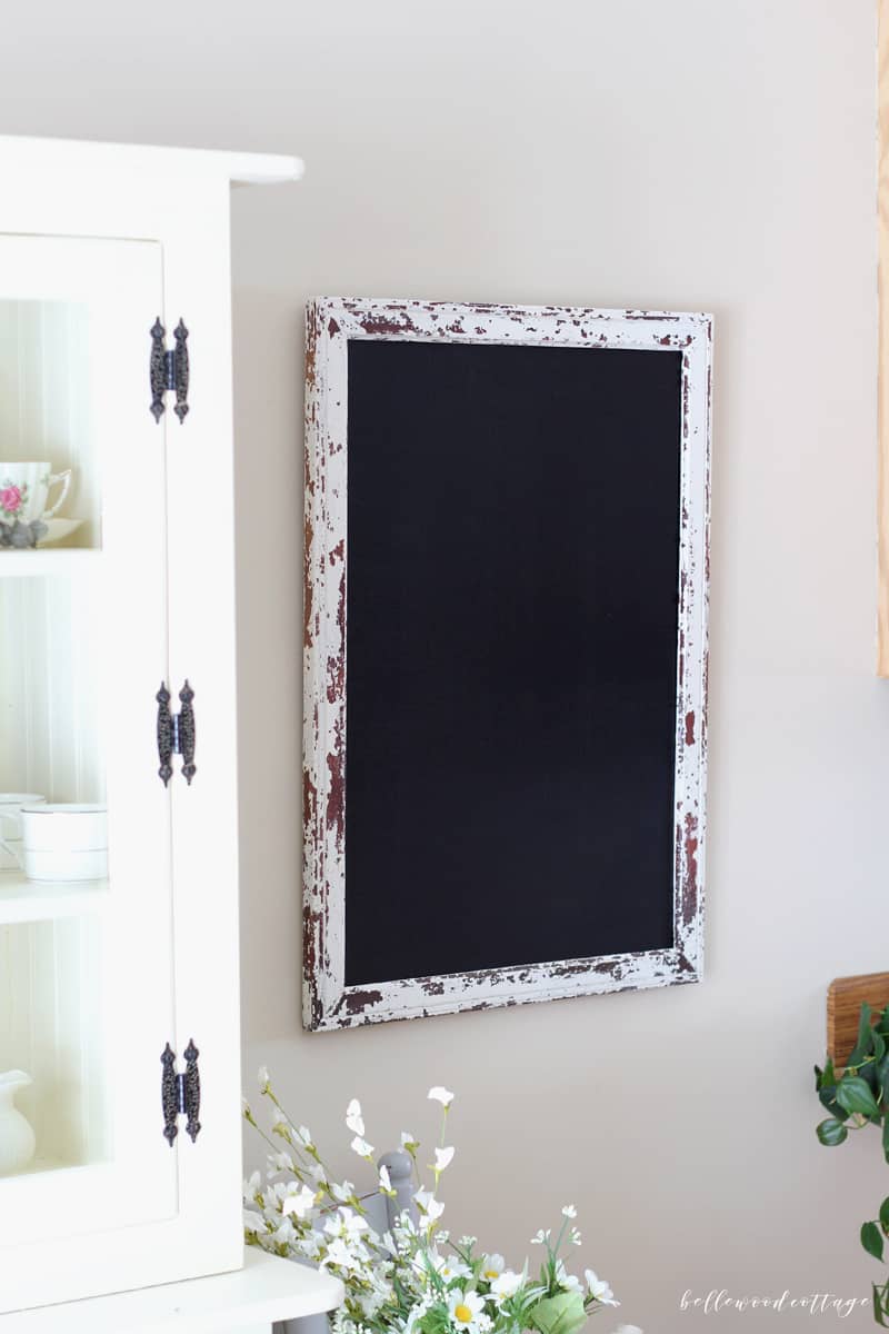 Sometimes it takes a few tries to get a diy project juuust right. Learn how I re-purposed a vintage mirror in this tutorial sharing how to turn a mirror into a chalkboard. A super simple weekend project from BellewoodCottage.com.