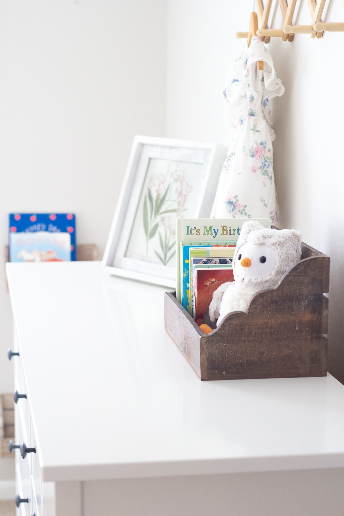 How to store kids books in a simple wooden crate.