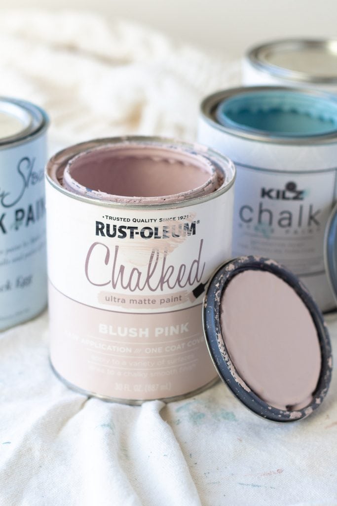 An open can of Rust-Oleum Chalked Paint in Blush Pink.