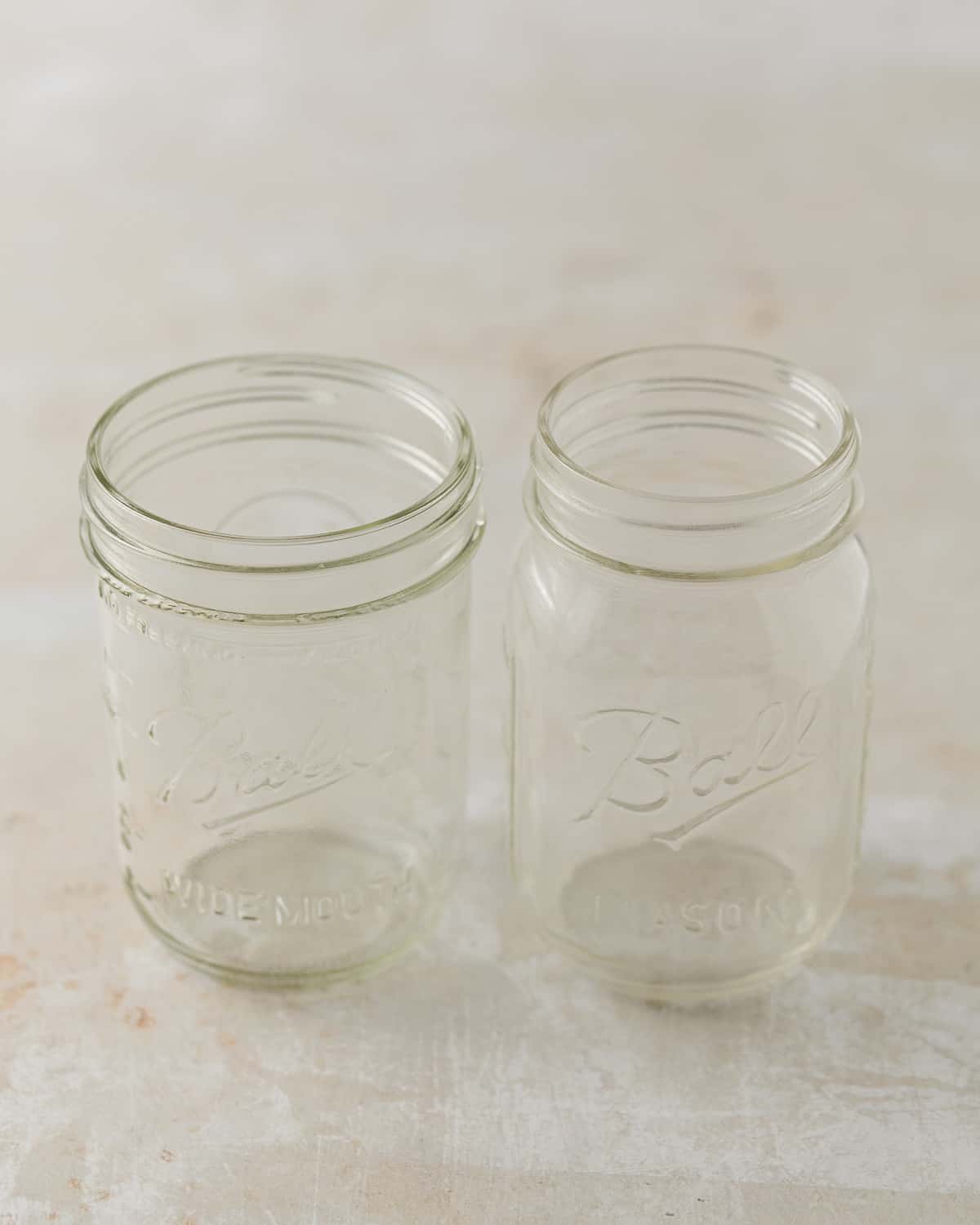 I can't tell the difference between your food jar sizes. How much