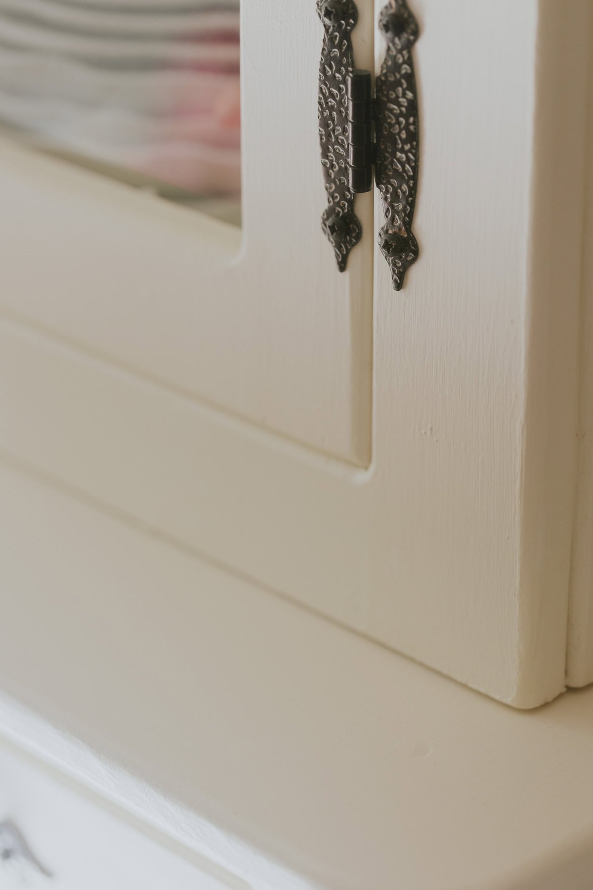 A closeup of brushstrokes on a chalk painted piece.